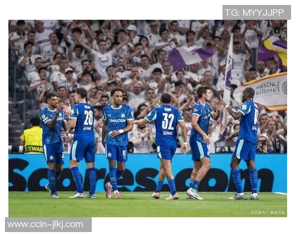 城南足球俱乐部迎战江原球队全力争胜展现实力与激情