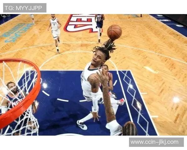 文班亚马首场比赛表现抢眼五次盖帽加隔扣字母哥引发热烈讨论