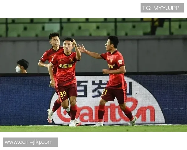 新西兰队与黑山队激战正酣谁将赢得这场国际友谊赛的胜利