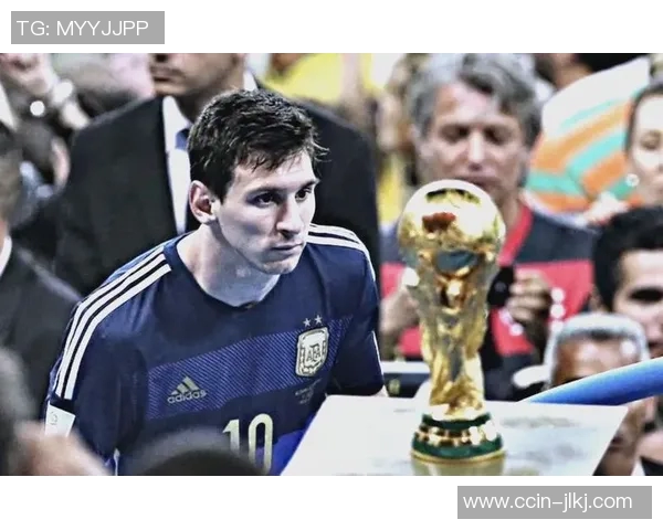 梅西的传奇之路：从巴萨到巴黎的辉煌与挑战