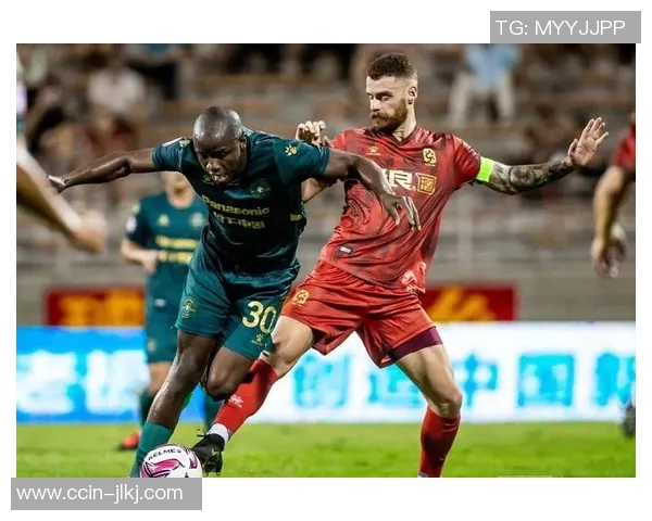 重庆足球队领跑最新耐力排行榜前十名球队分析与展望