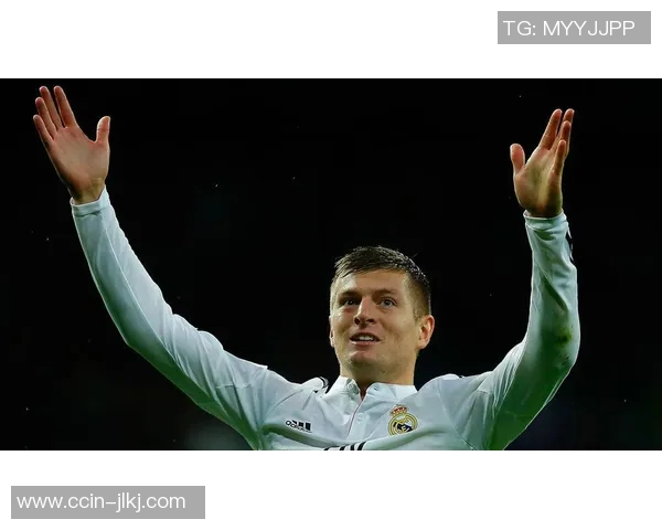 克罗斯：从中场指挥官到足球战术革新者的精彩旅程